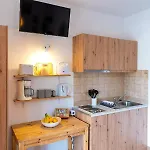 Tselios & Apartment Kiotari