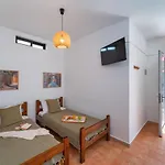 Tselios & Apartamento *